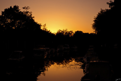 sunset coucher soleil gironde france biganos port harbour fin end day jour shadow silhouette tree arbres eau water bateau boat orange warm chaud été