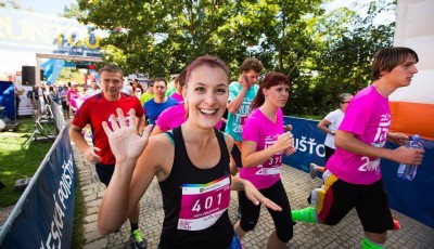 RunTour rozběhne Plzeň s Kohákem a tisícovkou hobíků