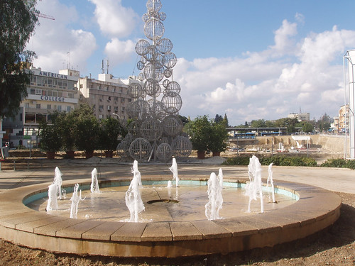 201312060076_Nicosia-fountain_resize