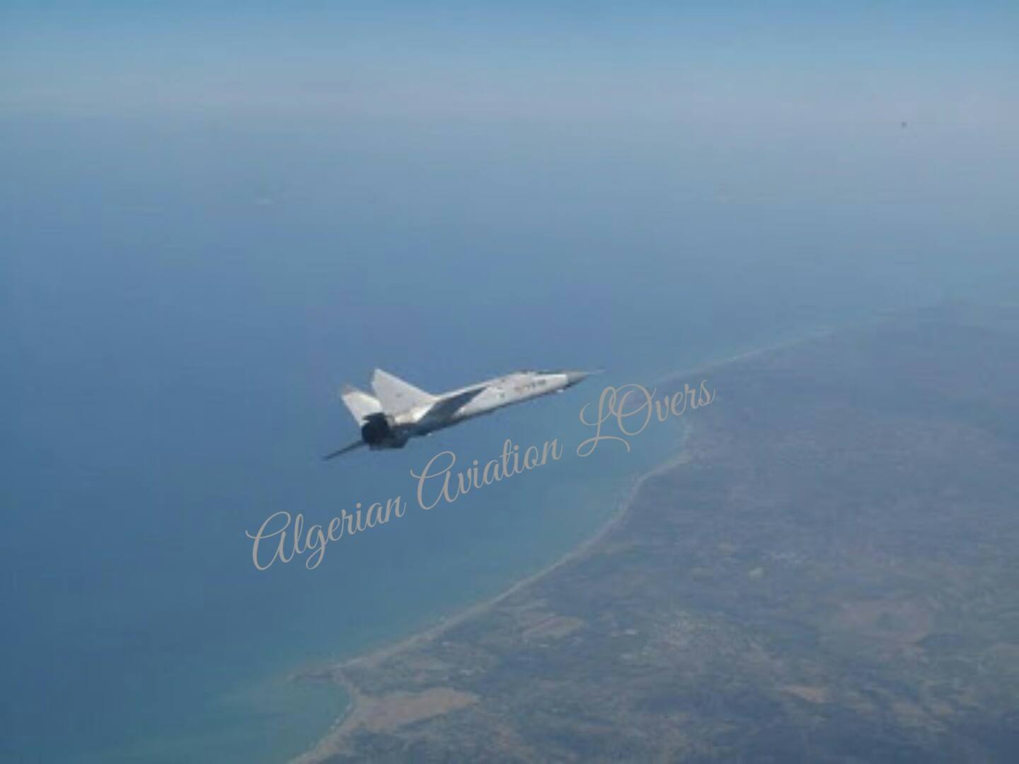 صور طائرات القوات الجوية الجزائرية [ MIG-25 / Foxbat ] - صفحة 3 28890750666_b830ae76d9_o
