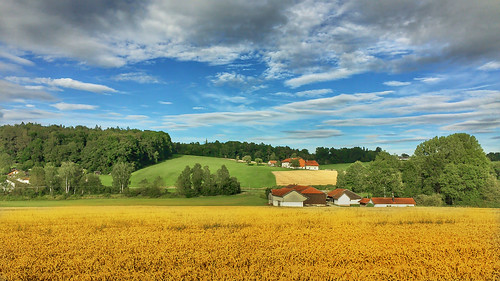 wildenmoos isen erding lkending bayern bavaria germany deutschland countryside landscape sky clouds wheat green blue landshaft bauernhof iphone apple iphone6