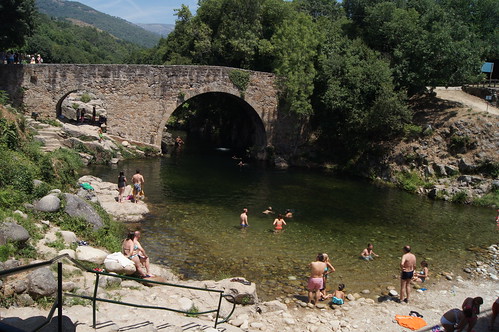 garganta agua water río river verano summer vacaciones holidays lavera extremadura baño bath puente bridge