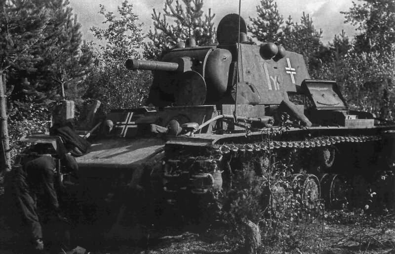 RUSSIAN KV-1 MOD 1939 HEAVY TANK TRUMPETER 01561 1/35ème 