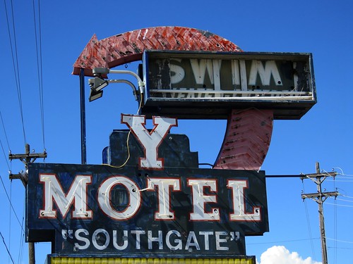 bypassed blackfoot idaho smalltown motels vintagemotels vintagesigns metalsigns neon arrow