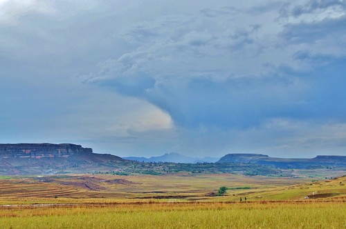 nikon d90 nikkor telephoto 18200mm stevelamb storm rain clouds stormfront lesotho africa weather