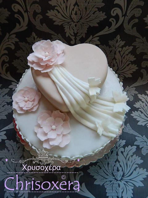 Heart Cake by Cornelia Nousis of Chrisoxera.wix.com/itsonlycake Χρυσοχέρα