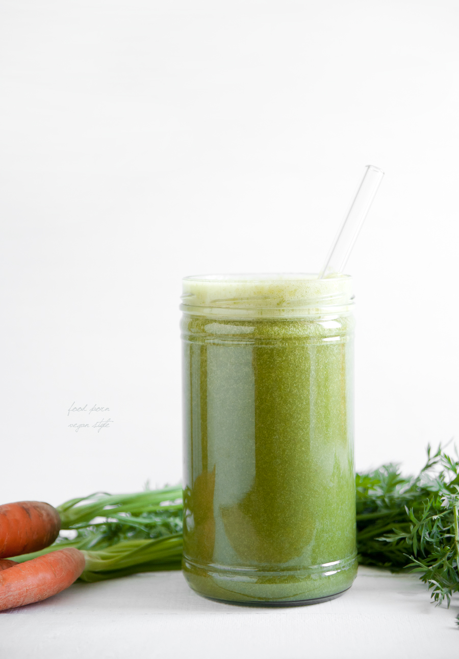 Green smoothie with carrot tops