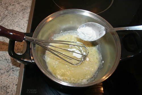 27 - Butter mit Mehl verrühren / Stir flour into butter