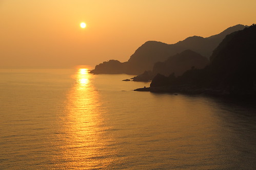 shore amarube morning japan sea sun light reflection 日本 日本海 朝 太陽 朝日 余部 landscape ocean