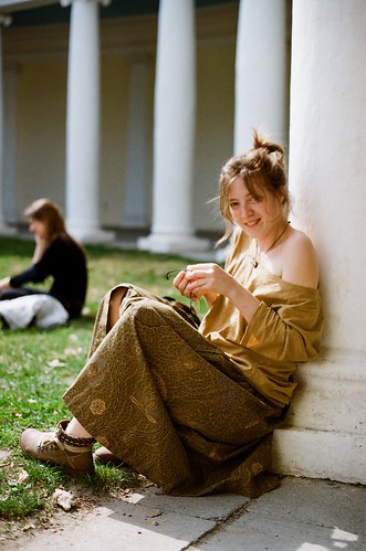 portrait film girl grass kodak columns olympus skirt ukraine 200 analogue om30 colorplus zuiko5018 bilatserkva