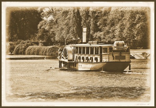 water sepia boats surrey views kingstonuponthames paddlesteamer thethames yarmouthbelle canoneos70d theyarmouthbelle