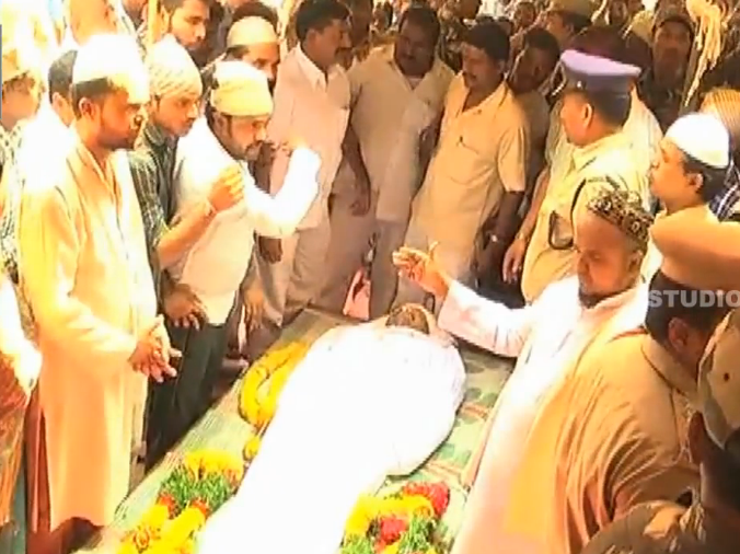 Muslim cop Sub Inspector J.D. Siddaiah killed in SIMI encounter buried with state honors