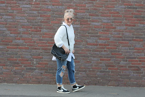 outfit-style-look-modeblog-fashionblog-fashionblogger-zara-jeans-nike-sneaker-schuhe-tasche-newyorker-hm-pullover-weiß