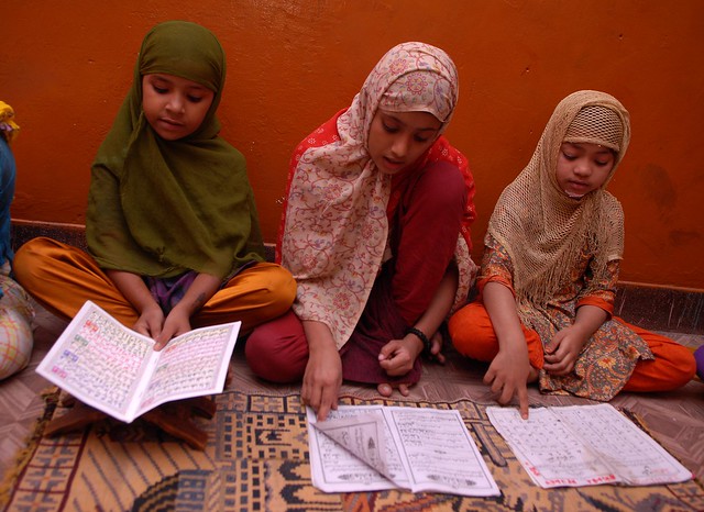 Girls playing and reading Quran at Bachon Ka Ghar, Matia Maha (Credit: Sanjay Vishwakarma, The Sunday Guardian)