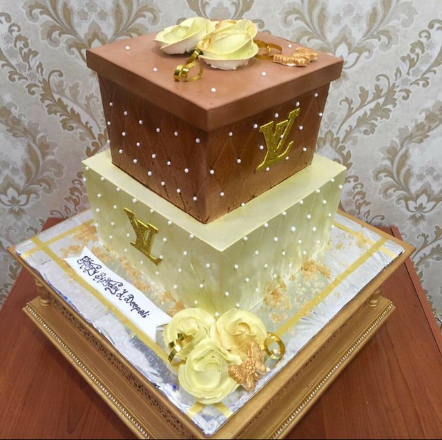 LV Gift Cake by Michelle Salam of Michelle's Sweet Temptation Bakery