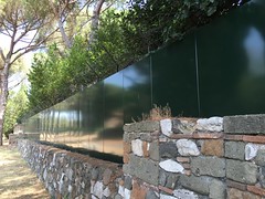 Someone thought it would be acceptable to set up a metal wall with a barbed wired crown atop to hide the inside of his property in the Regional Park of the Appia Antica. How can the Superintendent for Roman archeology be OK with this uglification?