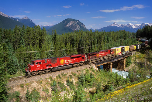 railroad bridge canada mountains train bc britishcolumbia locomotive canadianpacific cp curve freighttrain emd ottertail sd9043mac