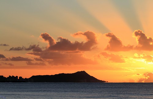 sky usa seascape silhouette sunrise canon landscape dawn hawaii oahu pacificocean 7d diamondhead goldenhour crepuscularrays photosbymch