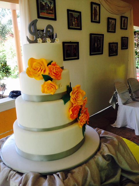 Simple Elegant Wedding Cake by Ria Mendoza Gatchalian