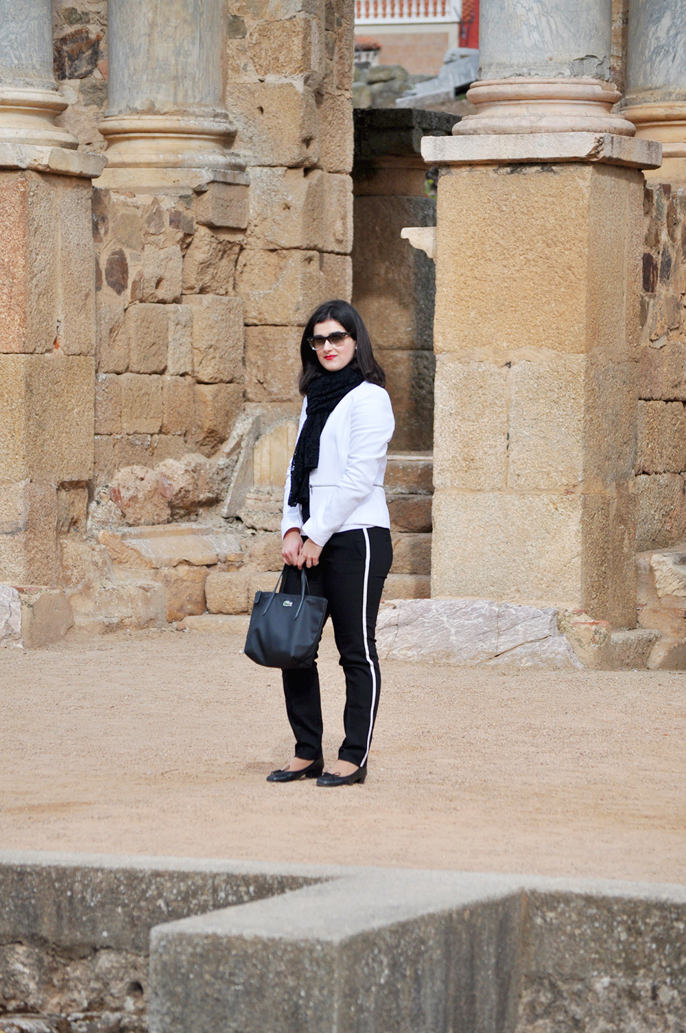 something fashion valencia blogger fblogger spain, teatro merida ancient, outfit, white carroll jacket tailored, comfortable style traveling extremadura trip, ancient architecture roman culture, lacoste mini bag zara scarf
