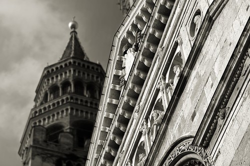 Cremona - Il Duomo: dettaglio della facciata