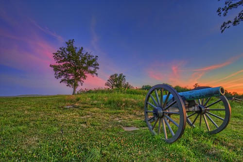gettysburg pa pennsylvania adamscounty gettysburgnationalmilitarypark battlefield civilwar history gettysburgcampaign sunrise twilight dawn color clouds sky oakhill 12poundernapolean gun cannon hdr highdynamicrange