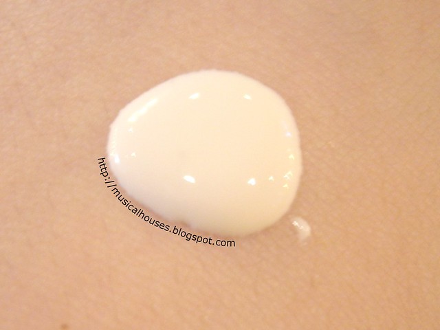 Vichy Ideal White Essence Swatch