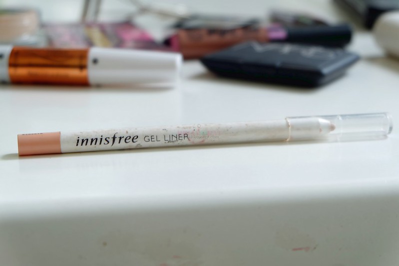 innisfree-gel-eyeliner-gold-1