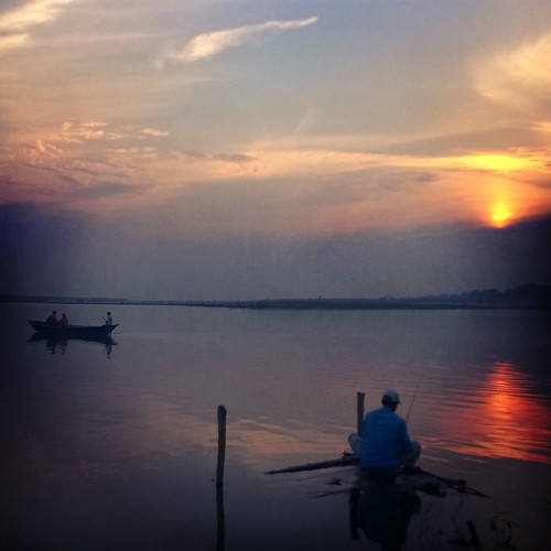 sunset sky water river twilight fisherman idle bangladesh boatman 6tag skyart rajshahi padmariver instagram