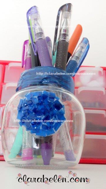 Como decorar botes de cristal con teselas de botellas de plastico