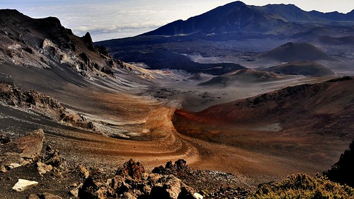 mountain clouds hawaii maui erosion crater volcan browncolors