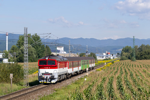zssk zsr 757 012 vlak train railway zeleznica summer landscape outdoor hronsek corn