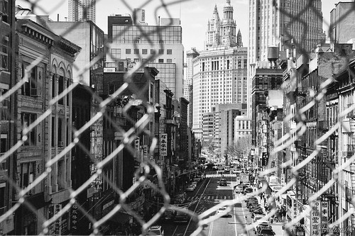 Вид на Чайна-Таун с Манхеттенского моста. China Town. Manhattan. New York. USA