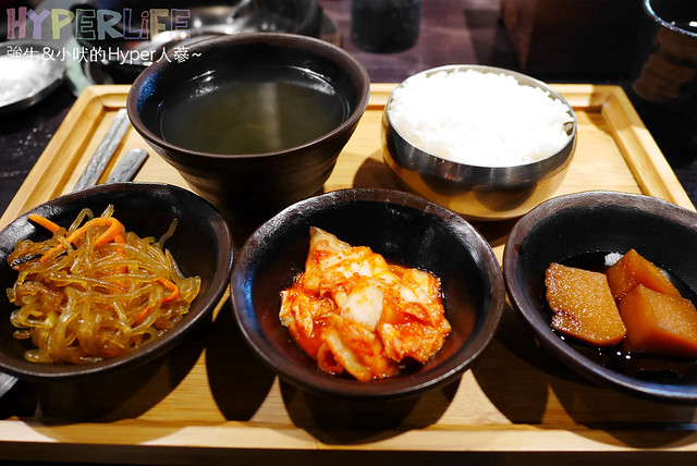 台中北平路「韓國兄弟」- 來自韓國的正港兄弟開的韓式餐廳，餐點多以一人套餐為主很適合不想吃一桌韓式合菜的捧油囉!! @強生與小吠的Hyper人蔘~