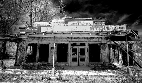 store generalstore countrystore bw irconversion bobbell fujifilm xpro1 abandoned