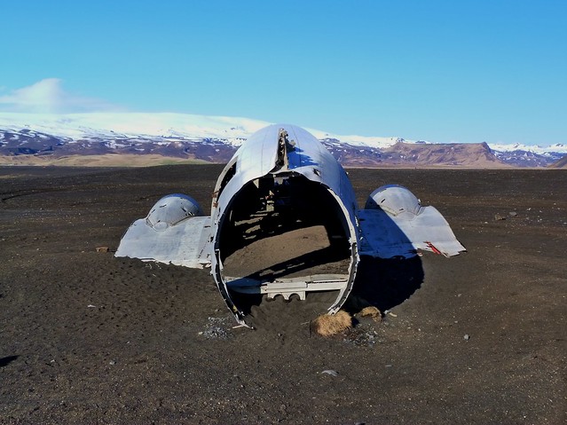 Avión abandonado en una playa de Islandia
