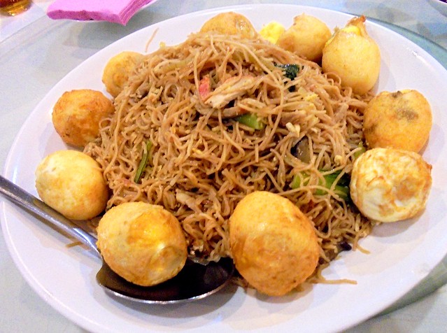 Sheraton fried mee sua and golden eggs