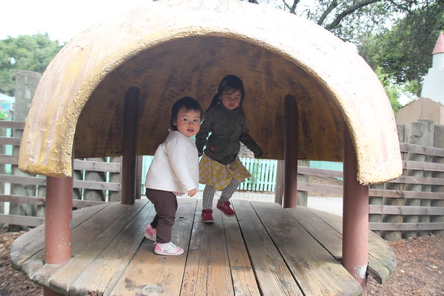 Mio & Mirei on stage in the hut